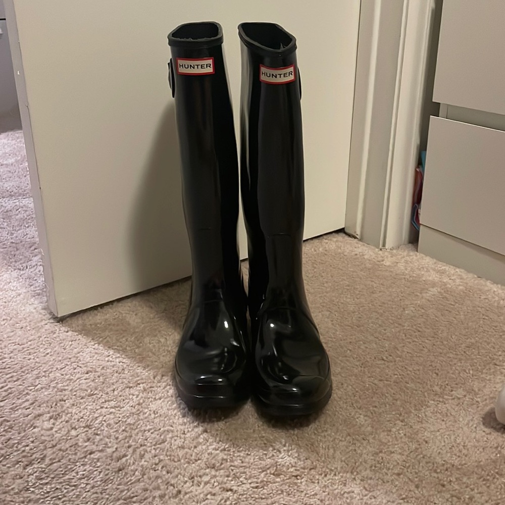 women’s Hunter Boots shiny black, size US 10, only worn once